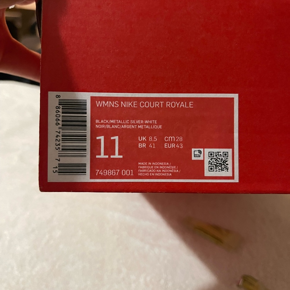 Women’s Nike court Royale Size 11 brand new never worn black and silver
